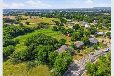 606 E Barton Street, Granbury, TX 76048 - Photo 25