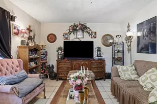 606 E Barton St, Granbury, TX 76048 - Photo 9