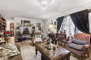 606 E Barton St, Granbury, TX 76048 - Photo 7