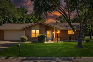 1300 Amherst Dr, Denton, TX 76201 - Photo 3