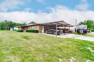 251 Alicia St, Bowie, TX 76230 - Photo 17