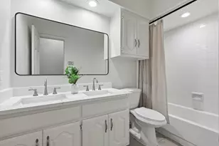 9017 Laredo Dr, Irving, TX 75063 - Photo 23