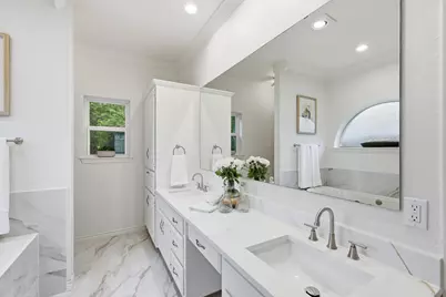 9017 Laredo Drive, Irving, TX 75063 - Photo 19