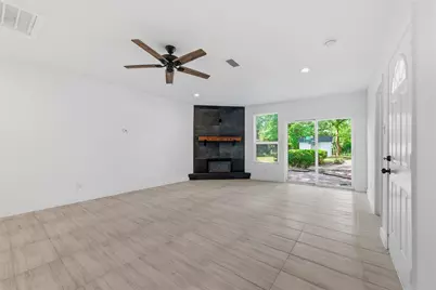 2228 Goldenrod Avenue, Fort Worth, TX 76111 - Photo 13