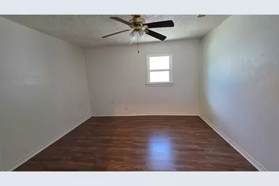 524 W Broadus Avenue, Fort Worth, TX 76115 - Photo 3
