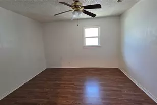 524 W Broadus Ave, Fort Worth, TX 76115 - Photo 3