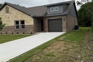 1005 Grandbury St, Cleburne, TX 76033 - Photo 3