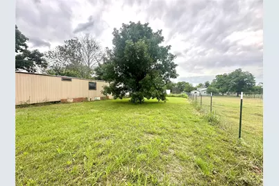104 Lockwood Street, Comanche, TX 76442 - Photo 3
