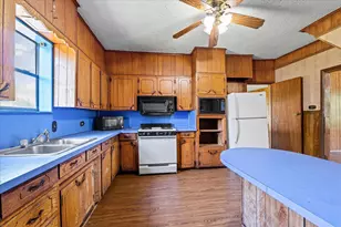 700 N 3rd St, McGregor, TX 76657 - Photo 5