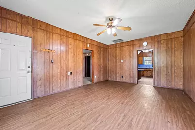 700 N 3rd Street, McGregor, TX 76657 - Photo 3