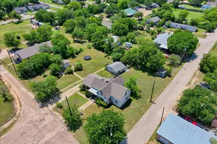 700 N 3rd St, McGregor, TX 76657 - Photo 25