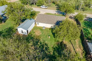 304 N Geneva St, Breckenridge, TX 76424 - Photo 7