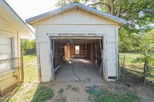 304 N Geneva St, Breckenridge, TX 76424 - Photo 17