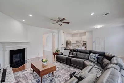 9718 Wolf Creek Drive, Irving, TX 75063 - Photo 7