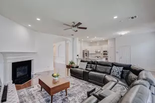 9718 Wolf Creek Dr, Irving, TX 75063 - Photo 7