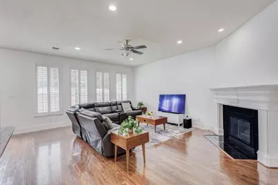 9718 Wolf Creek Drive, Irving, TX 75063 - Photo 11