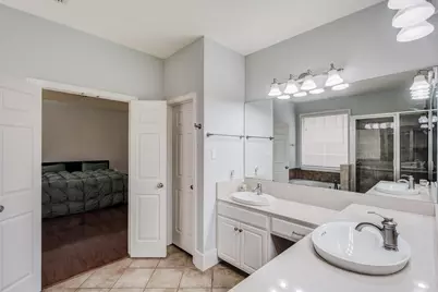9718 Wolf Creek Drive, Irving, TX 75063 - Photo 23