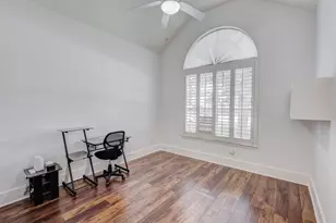 9718 Wolf Creek Dr, Irving, TX 75063 - Photo 19