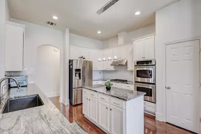 9718 Wolf Creek Drive, Irving, TX 75063 - Photo 15