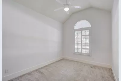 9718 Wolf Creek Drive, Irving, TX 75063 - Photo 19
