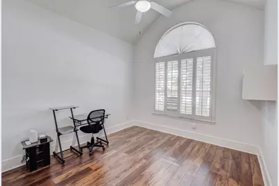 9718 Wolf Creek Drive, Irving, TX 75063 - Photo 5