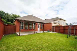 9718 Wolf Creek Dr, Irving, TX 75063 - Photo 27