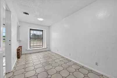 936 E Highway 199, Springtown, TX 76082 - Photo 17
