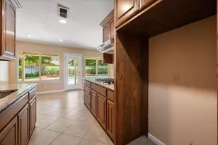 815 Vail Dr, Arlington, TX 76012 - Photo 13