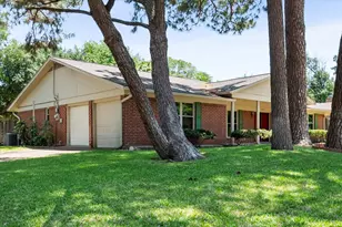 815 Vail Dr, Arlington, TX 76012 - Photo 3