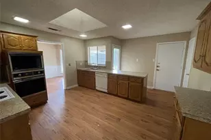 407 Hillcroft Cir, Duncanville, TX 75137 - Photo 7