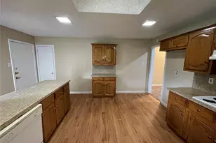 407 Hillcroft Cir, Duncanville, TX 75137 - Photo 5