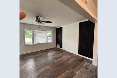 1104 Locust Street, Gainesville, TX 76240 - Photo 3