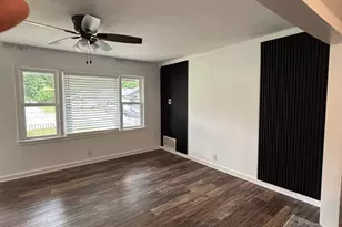 1104 Locust St, Gainesville, TX 76240 - Photo 3