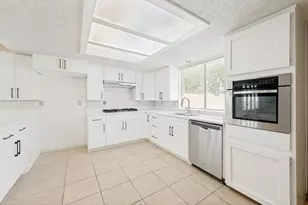 3544 Esplendor Ave, Irving, TX 75062 - Photo 11