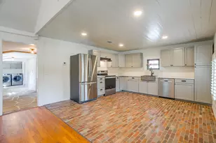 606 E Moore St, Granbury, TX 76048 - Photo 13
