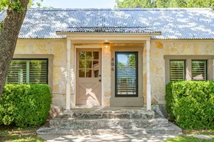 606 E Moore St, Granbury, TX 76048 - Photo 3