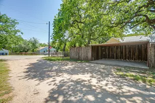 606 E Moore St, Granbury, TX 76048 - Photo 37
