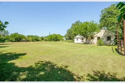 606 E Moore Street, Granbury, TX 76048 - Photo 29