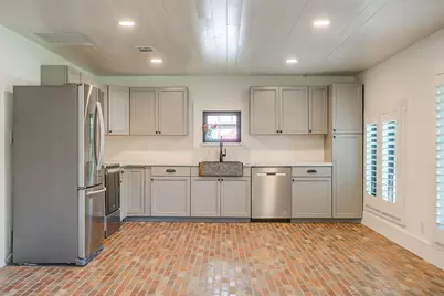 606 E Moore Street, Granbury, TX 76048 - Photo 11
