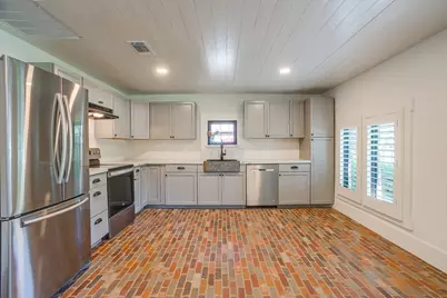 606 E Moore Street, Granbury, TX 76048 - Photo 15