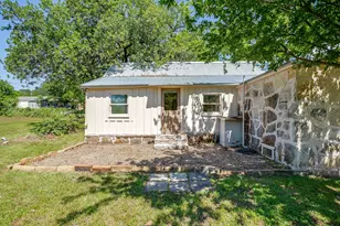 606 E Moore St, Granbury, TX 76048 - Photo 35