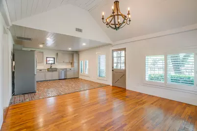 606 E Moore Street, Granbury, TX 76048 - Photo 9