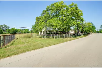 606 E Moore Street, Granbury, TX 76048 - Photo 33