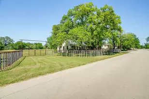 606 E Moore St, Granbury, TX 76048 - Photo 33