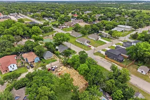 306 Royal St, Cleburne, TX 76031 - Photo 9
