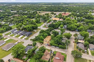 306 Royal St, Cleburne, TX 76031 - Photo 13