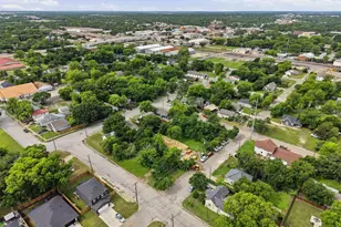 306 Royal St, Cleburne, TX 76031 - Photo 15