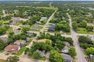 306 Royal St, Cleburne, TX 76031 - Photo 11