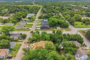 306 Royal St, Cleburne, TX 76031 - Photo 31