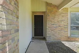 1137 Meadow Creek Ct, Lancaster, TX 75146 - Photo 9